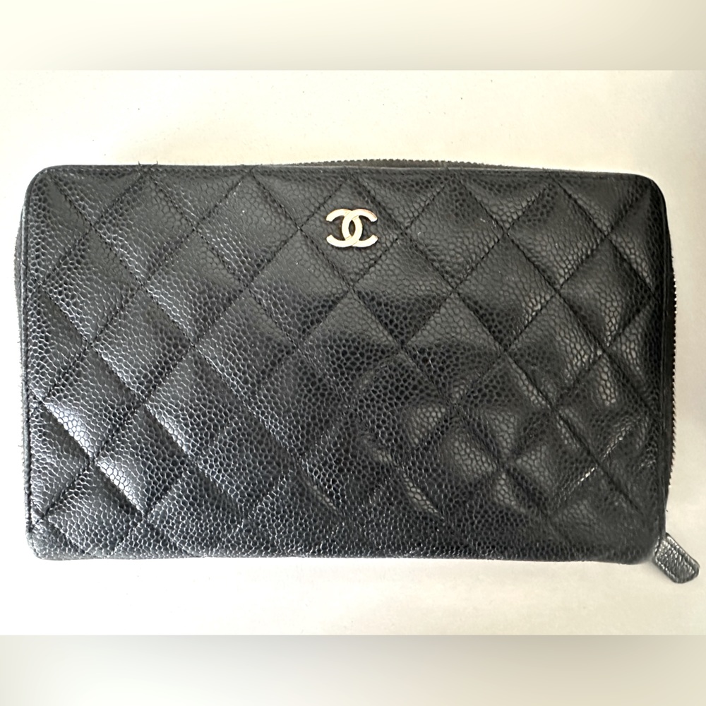 Chanel black caviar wallet